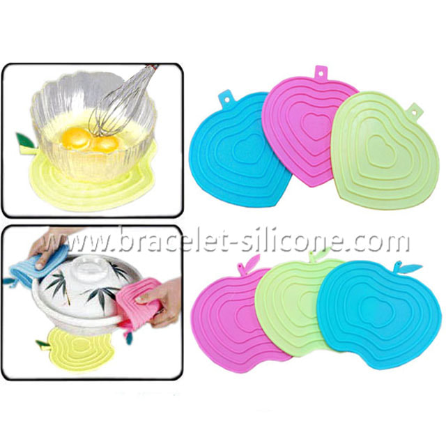Starling Silicone Table Mat can be directly touched by food which is health for you. Multiple uses like arts & crafts, surface protection, and food preparation are ideal for daily activities.
